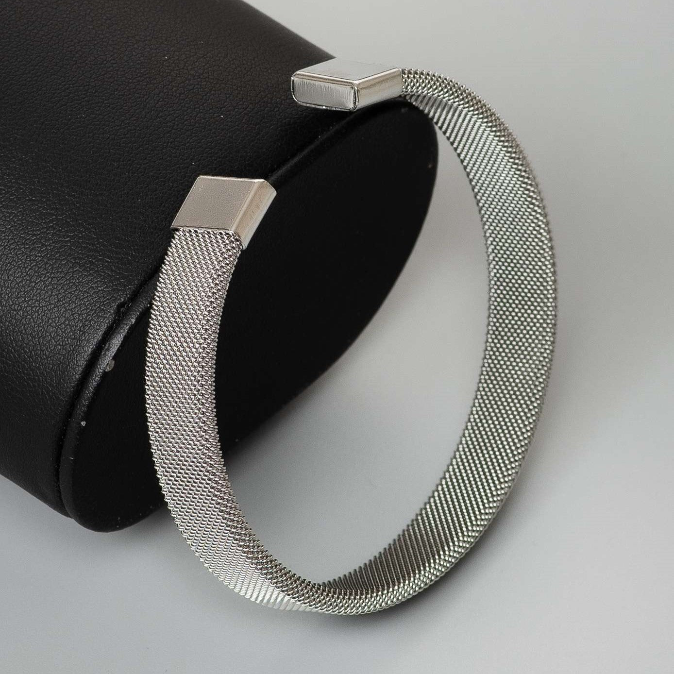 STEEL STRIDE SILVER CUFF