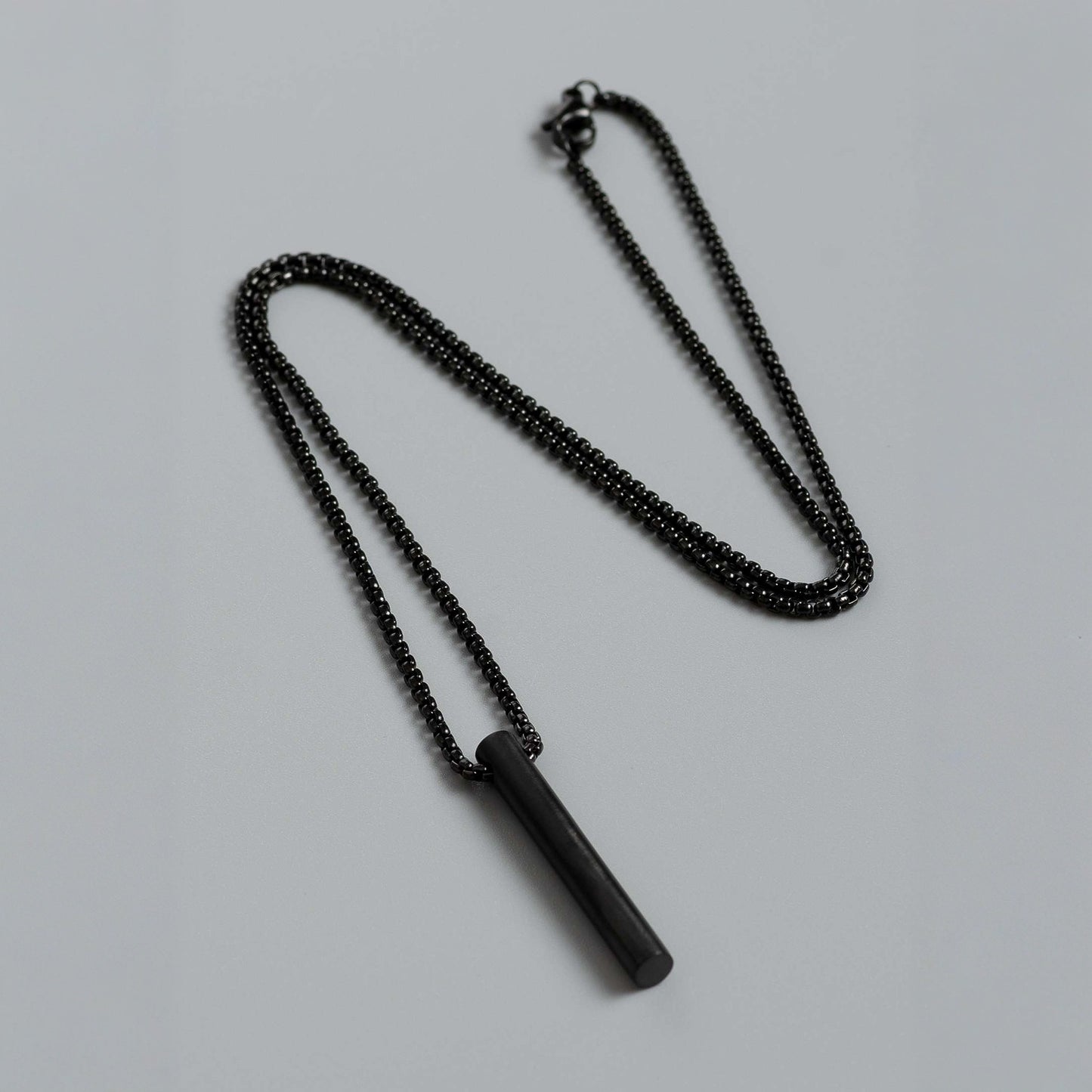 CLASSIC ROUND BAR BLACK NECKLACE