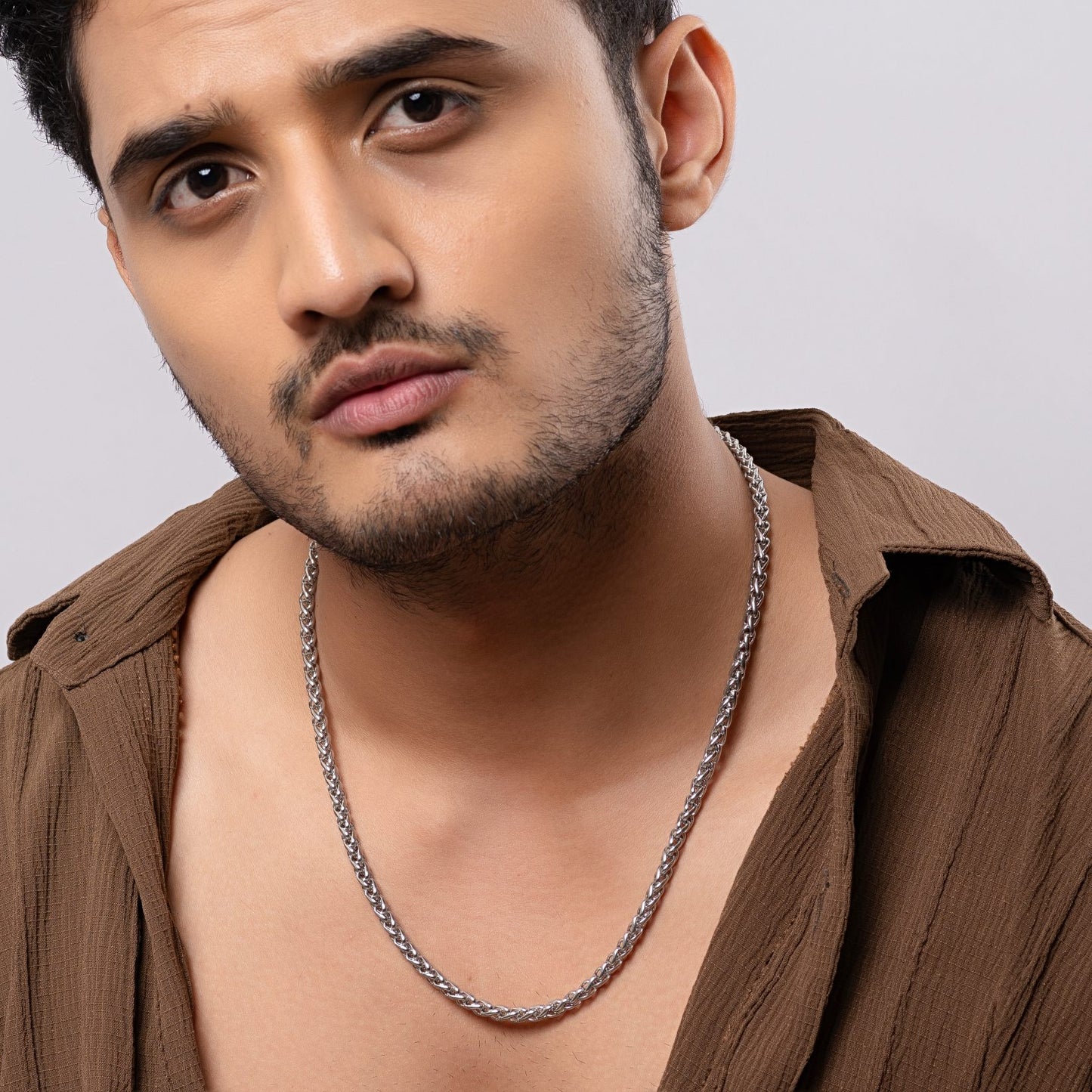 ROLLING SILVER CHAIN