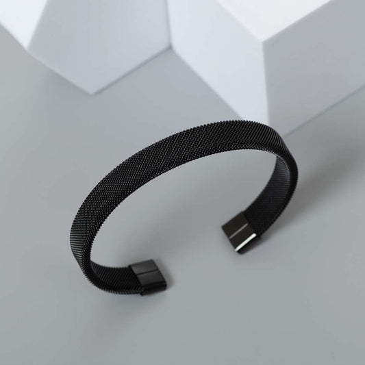 STEEL STRIDE BLACK CUFF
