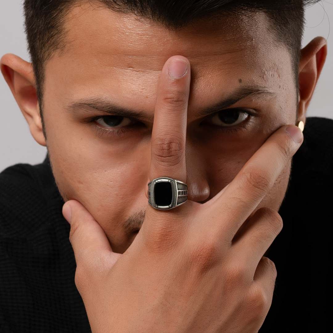 NOIR SHIMMER RING