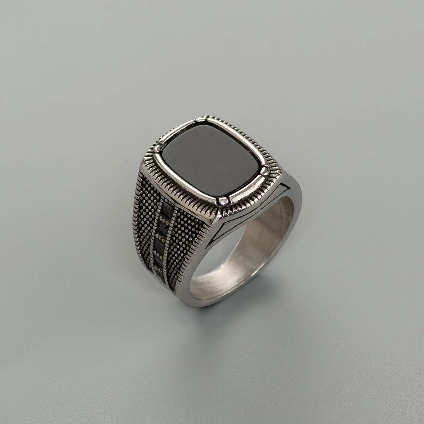 NOIR SHIMMER RING
