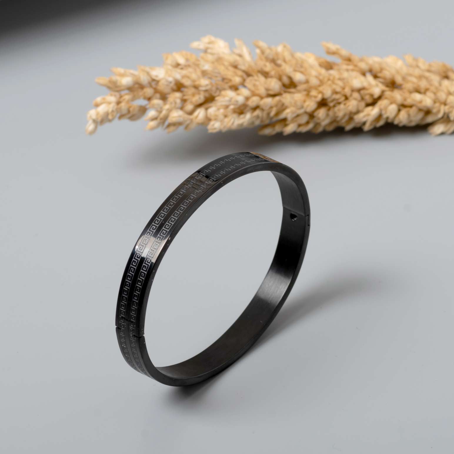 Venus Black Kada