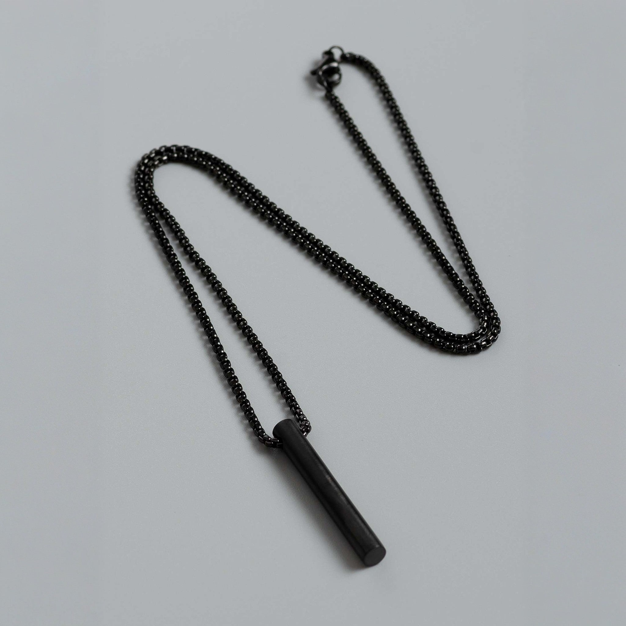 CLASSIC ROUND BAR BLACK NECKLACE
