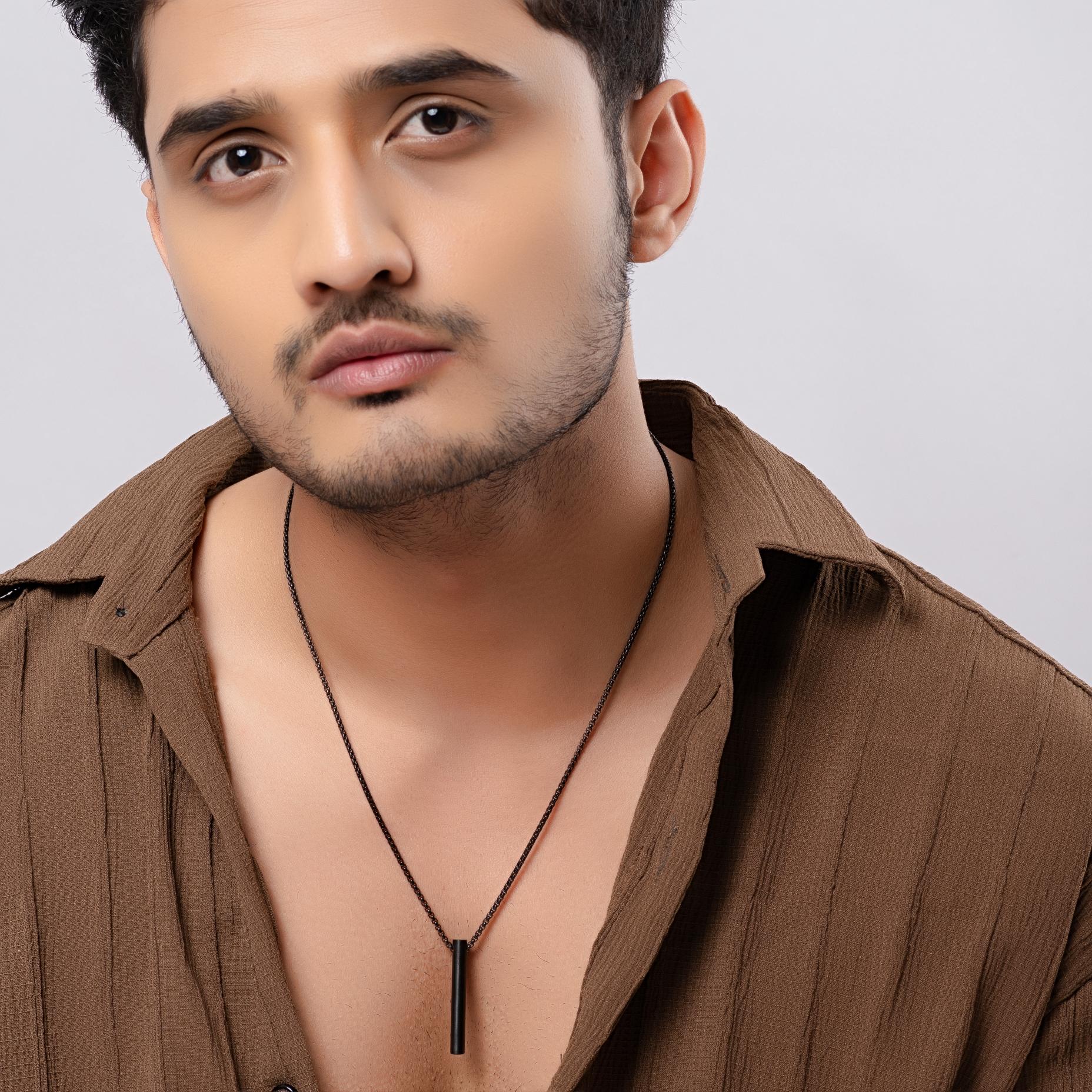 CLASSIC ROUND BAR BLACK NECKLACE