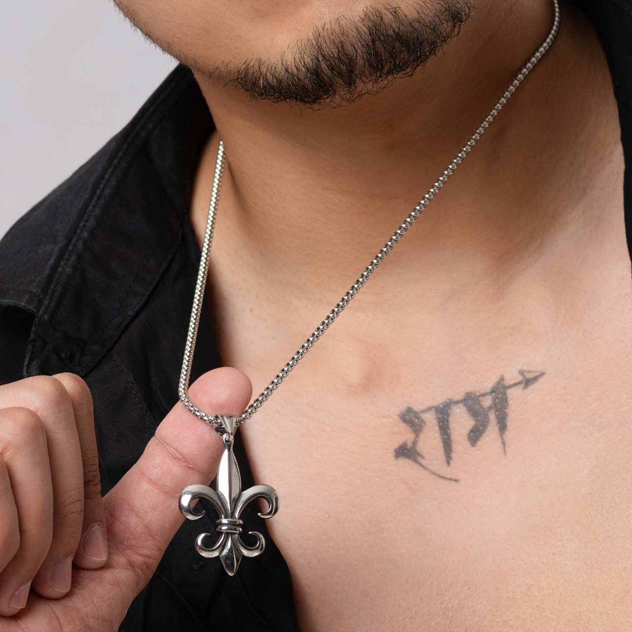 ELEGANT FLEUR NECKLACE - Main Image